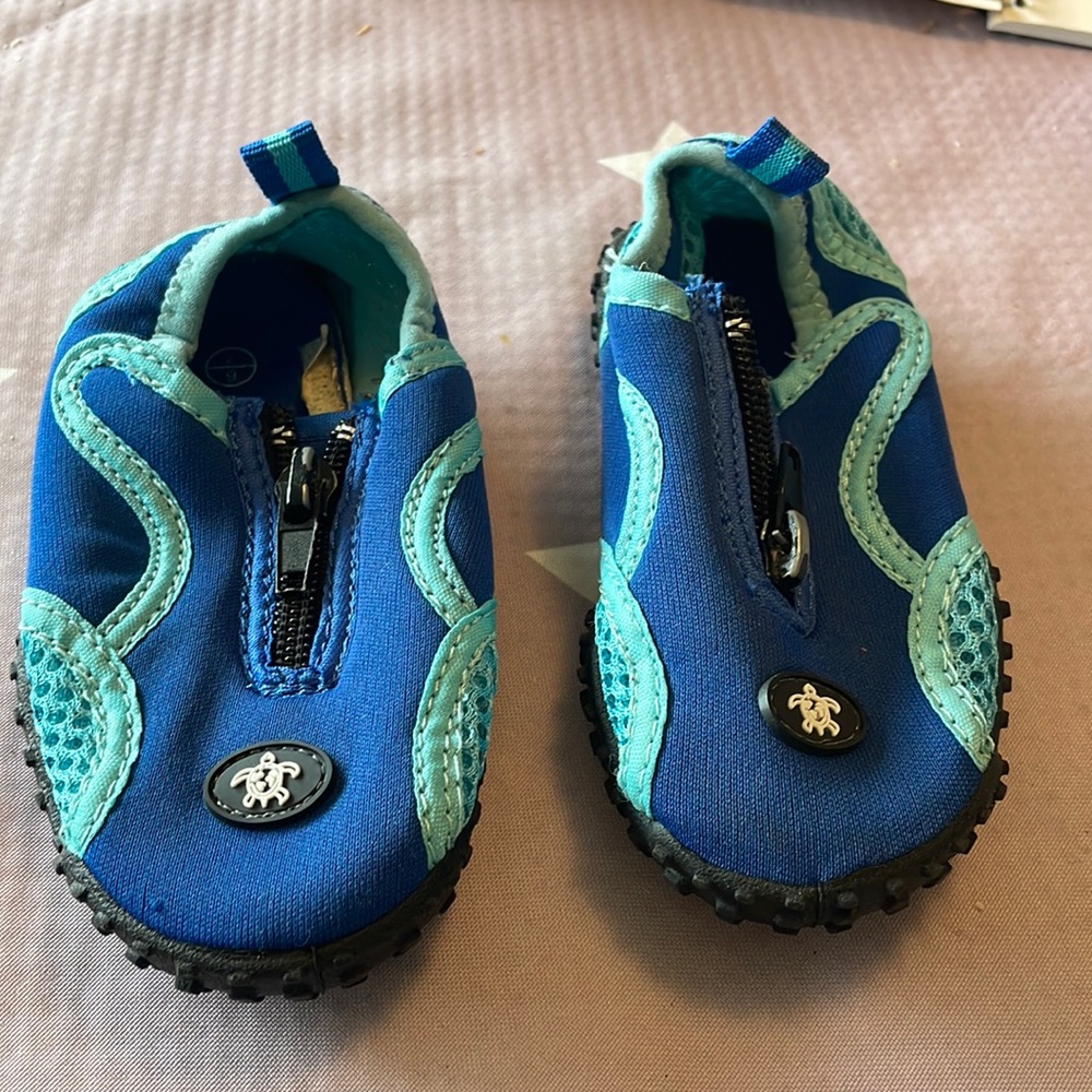 Tuga size 6 / 7 toddler baby water shoes